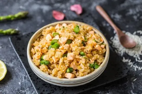 Công thức làm cơm chiên cua măng tây giòn thơm, đậm đà hương vị và giàu dinh dưỡng