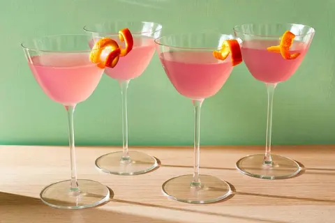 Cosmopolitan Cocktail: Hướng dẫn pha chế đơn giản dành cho người mới bắt đầu