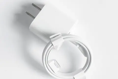 Củ sạc hay dây sạc quan trọng hơn? Giải đáp chi tiết để bạn chọn bộ sạc phù hợp