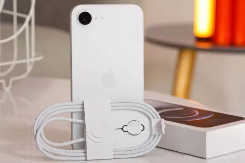 iPhone 16e có gì để trở thành chiếc iPhone giá rẻ, đầy tiện ích cho dân văn phòng hiện đại?