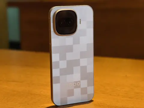 Đánh giá iQOO 15R: Snapdragon 8 Gen 5, pin 7.600 mAh, màn hình AMOLED 144 Hz