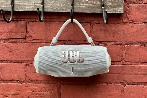 Đánh giá loa JBL Charge 6: Âm thanh mạnh mẽ, pin 28 giờ và thiết kế bền bỉ chuẩn IP68