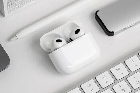 Đánh giá tai nghe AirPods 3 2022: Thiết kế thoải mái, âm thanh Spatial Audio và pin 30 giờ