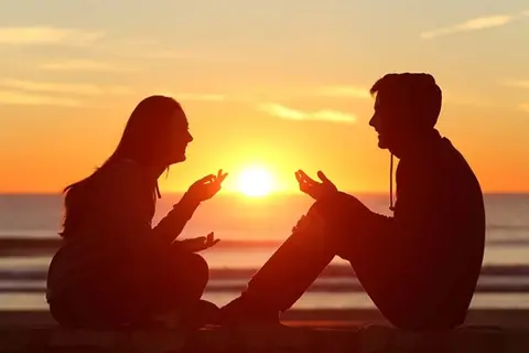 Deep talk là gì? Khám phá đặc điểm và sức mạnh của những cuộc trò chuyện sâu sắc
