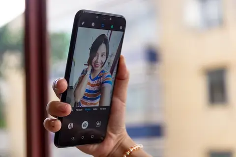 Điện thoại Android selfie đẹp: Bí quyết chọn và trải nghiệm camera tự sướng xuất sắc