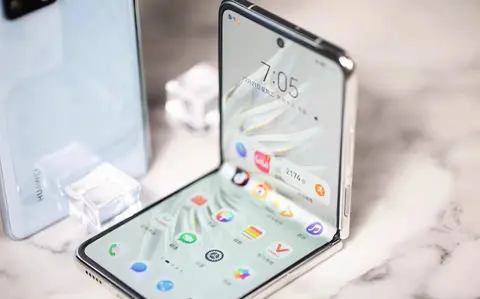 Điện thoại gập hiệu năng có ổn định khi dùng đa nhiệm không? Đánh giá thực tế từ trải nghiệm người dùng