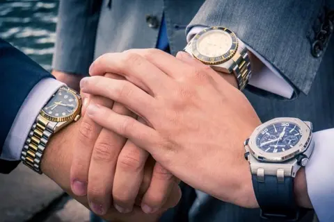 Đồng hồ Analog là gì? Vì sao kiểu hiển thị này vẫn chưa “lỗi thời” trong năm 2026?