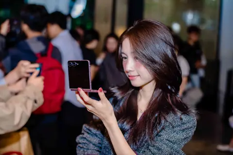 Dung lượng pin Samsung Galaxy Z Flip 8 bao nhiêu? Có đủ dùng cả ngày?
