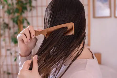 6 cách duỗi thẳng tóc tại nhà hiệu quả giúp bạn tiết kiệm thời gian và chi phí