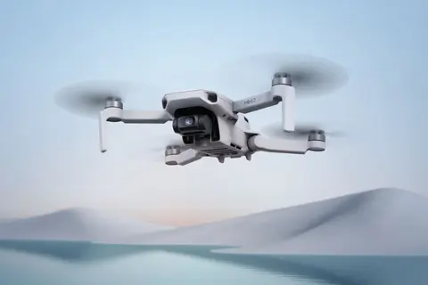 Flycam bay cao được bao nhiêu mét? Giải đáp giới hạn kỹ thuật và quy định năm 2026