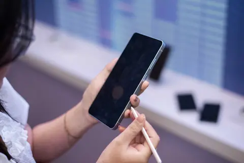 Galaxy S26 tự khởi động lại sau 72 giờ bị khóa, thêm cơ chế bảo mật mới