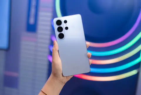 Galaxy S26 Ultra sửa video theo thời gian thực, giữ khung hình ổn định như gimbal