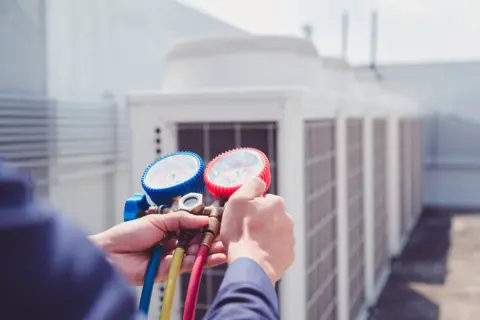Tại sao hút chân không máy lạnh khi lắp đặt lại giúp máy vận hành ổn định và tiết kiệm điện?