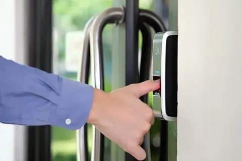Khóa vân tay không nhận vân tay phải làm sao? Nguyên nhân và cách xử lý chi tiết