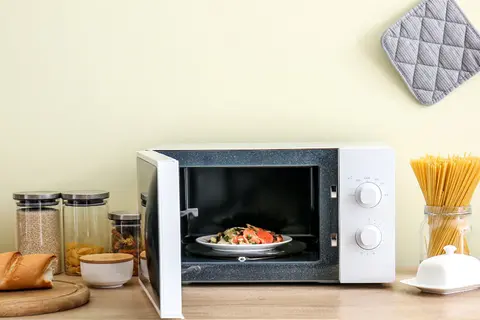 Lò vi sóng có tác dụng gì? Tìm hiểu chi tiết nguyên lý hoạt động của lò vi sóng