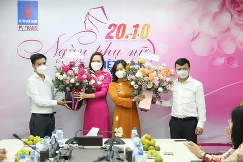 Lời chúc 20/10 cho sếp nữ chuyên nghiệp 2026 giúp ghi điểm trong mắt cấp trên