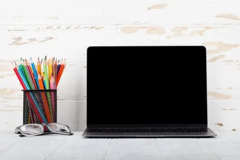 Xác định nguyên nhân màn hình laptop bị đen nhưng máy vẫn chạy và 5 cách khắc phục thần tốc tại nhà