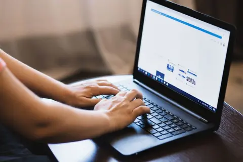 Màn hình laptop bị nhảy lung tung xử lý thế nào? Xác định nguyên nhân và cách khắc phục