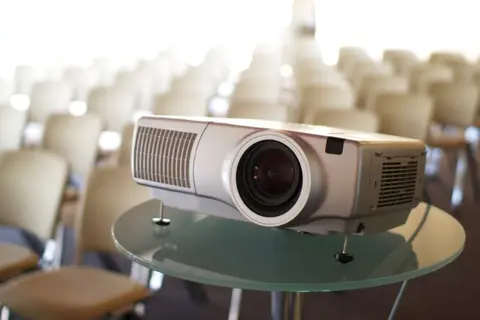 Máy chiếu mini của Nhật có tốt không? Điểm danh 5 thiết bị máy chiếu mini chất lượng đến từ Nhật Bản