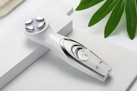 Máy massage nâng cơ mặt tốt nhất và những lưu ý không thể bỏ qua khi chọn mua