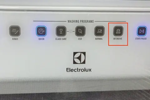 Máy rửa bát Electrolux báo lỗi Intensive: Dấu hiệu nhận biết, nguyên nhân & cách khắc phục 