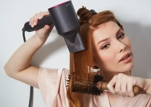 Cập nhật những dòng máy sấy tóc lạnh tốt nhất 2025 đang được chị em săn đón