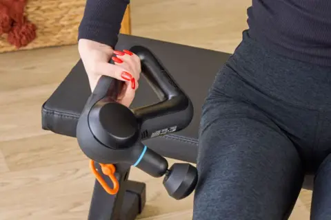Mua máy massage cầm tay, súng massage ở đâu uy tín để tránh hàng kém chất lượng?