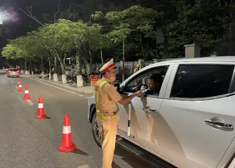 Mức phạt nồng độ cồn 2025 cho xe ô tô, xe gắn máy và các loại xe khác được quy định như thế nào?