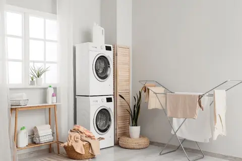 Nên dùng máy giặt sấy hay máy giặt riêng? Cách chọn phù hợp với nhu cầu gia đình