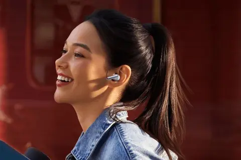Nên mua tai nghe nào tầm 2 triệu? Top 6 mẫu tai nghe đáng cân nhắc cho nghe nhạc, làm việc và giải trí