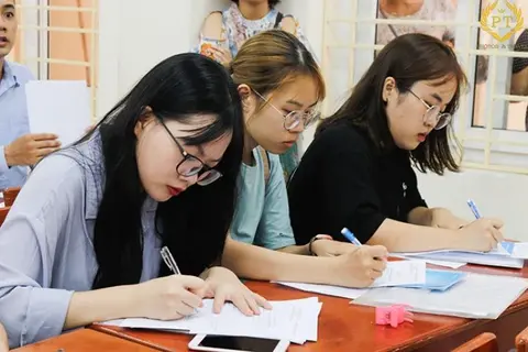 Ngành chính trị học là gì? Trường nào đào tạo tốt nhất và học ra làm gì?