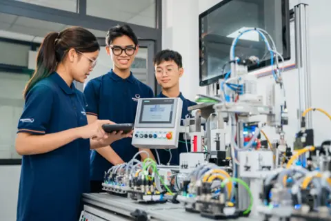 Ngành hot nhất 2026 là ngành nào? Top 10 ngành triển vọng với cơ hội việc làm hấp dẫn