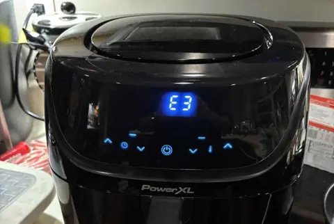 Nồi chiên không dầu báo lỗi E3: Nguyên nhân và cách khắc phục đơn giản tại nhà