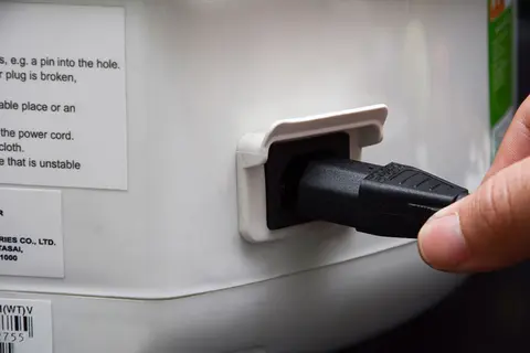 Tại sao nồi cơm Toshiba không vào điện? Nguyên nhân và cách kiểm tra nhanh tại nhà