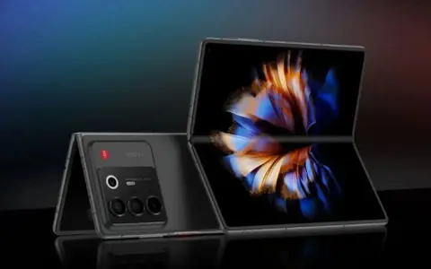 Nubia Fold trình làng: Pin 6560mAh, sạc 55W và màn hình cực mỏng 5.4mm