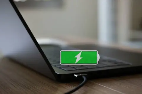 Pin laptop sạc đầy rồi cắm tiếp có sao không? Giải đáp đúng và cách bảo vệ pin hiệu quả
