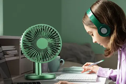 Bạn đang tìm quạt mini để bàn học cho con? Đây là những sản phẩm đáng mua nhất hè 2025
