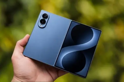 Samsung Galaxy Z Fold8 sạc không dây bao nhiêu W khi pin tăng lên 4.800 mAh?