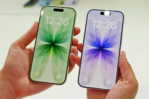 So sánh độ sáng và chất lượng màn hình điện thoại: Đâu là tiêu chí quan trọng hơn cho người dùng?