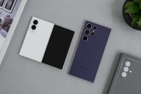 So sánh Samsung Z Fold 8 và S24 Ultra: Nên chọn điện thoại gập hay flagship truyền thống?