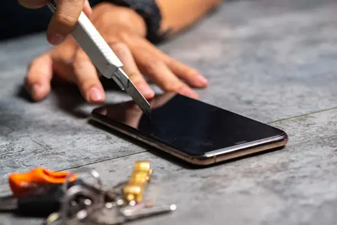 So sánh miếng dán PPF và cường lực chi tiết: Nên sử dụng loại miếng dán nào?
