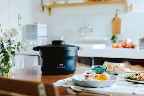 So sánh nồi ủ Thermos và Tiger chi tiết: Lựa chọn nào phù hợp cho gia đình bạn?
