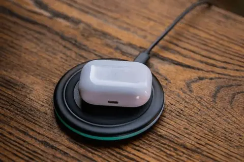 Tai nghe Bluetooth sạc không vào: Tìm hiểu nguyên nhân, cách xử lý lỗi và mẹo sử dụng bền lâu