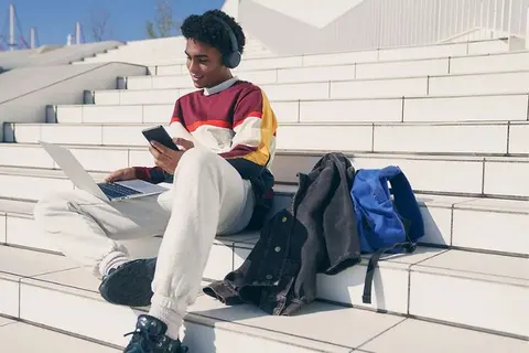 Tai nghe Sony: Bật nhạc - Bật mood để học tập, làm việc hiệu quả hơn mỗi ngày