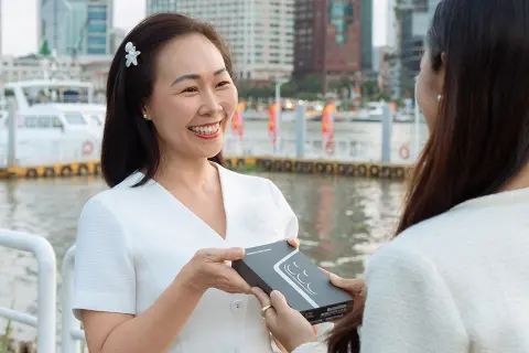 Tặng mẹ Galaxy S26 Ultra, cùng mẹ sống lại đam mê chụp ảnh thời thanh xuân