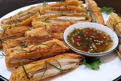 Cách làm tàu hũ ky cuộn nấm đùi gà chiên giòn, ngon miệng, dễ làm cho bữa cơm gia đình
