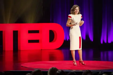 TED Talks là gì? Nguồn gốc, sức hút và lý do TED Talks truyền cảm hứng toàn cầu