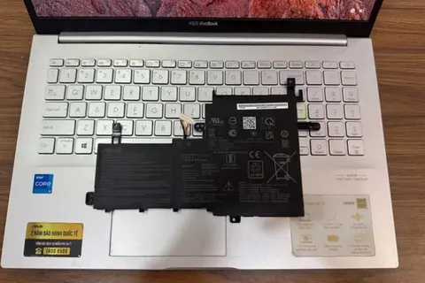 Thay pin laptop Asus giá bao nhiêu 2026? Có nên tự thay pin laptop Asus tại nhà hay không?