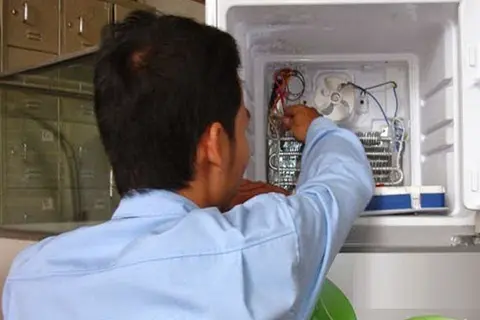 Thay sò lạnh tủ lạnh giá bao nhiêu? Dấu hiệu và cách thay sò lạnh tủ lạnh tại nhà