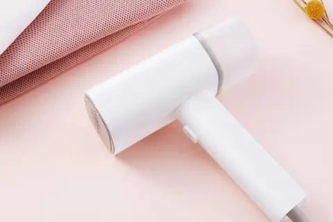 Tiêu chí mua bàn ủi hơi nước cầm tay cần biết để chọn đúng nhu cầu sử dụng